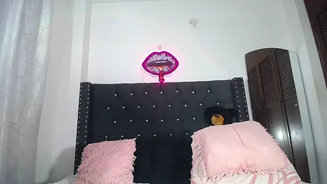 AprilHotty online show from 04/21/26, 09:32