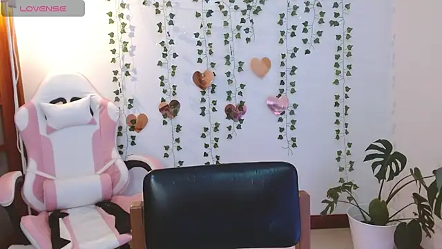 Snapshot of hellokitty__valery chatting on 06/18/26, 02:21 hellokitty valery online show from 06/18/26, 02:21