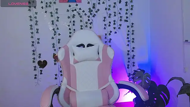Snapshot of hellokitty__valery chatting on 07/14/26, 02:00 hellokitty valery online show from 07/14/26, 02:00