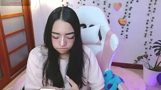 Snapshot of hellokitty__valery chatting on 06/22/26, 02:39 hellokitty valery online show from 06/22/26, 02:39