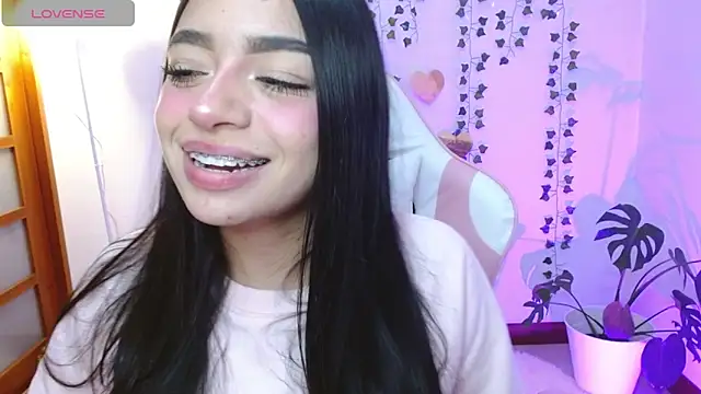 Snapshot of hellokitty__valery chatting on 06/19/26, 04:07 hellokitty valery online show from 06/19/26, 04:07