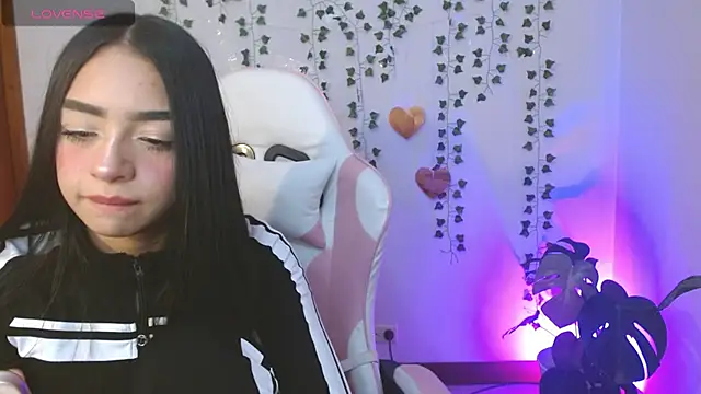 Snapshot of hellokitty__valery chatting on 07/12/26, 06:03 hellokitty valery online show from 07/12/26, 06:03