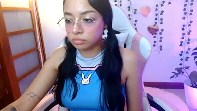 Snapshot of hellokitty__valery chatting on 06/12/26, 01:58 hellokitty valery online show from 06/12/26, 01:58