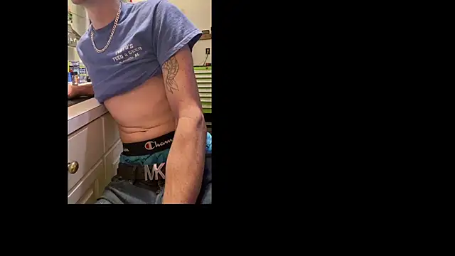 Snapshot of Polaroid_White chatting on 11/11/25, 11:27 Polaroid White online show from 11/11/25, 11:27