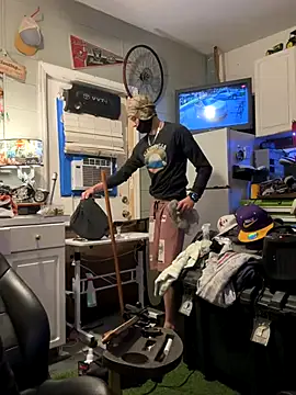 Snapshot of Polaroid_White chatting on 11/29/25, 12:38 Polaroid White online show from 11/29/25, 12:38