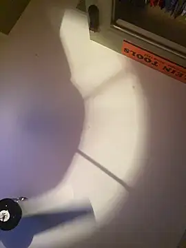 Snapshot of Polaroid_White chatting on 10/29/25, 07:51 Polaroid White online show from 10/29/25, 07:51