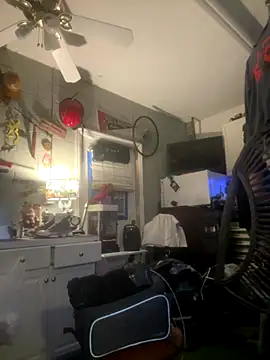 Snapshot of Polaroid_White chatting on 12/17/25, 07:02 Polaroid White online show from 12/17/25, 07:02