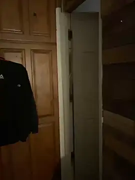 Snapshot of Polaroid_White chatting on 11/18/25, 10:45 Polaroid White online show from 11/18/25, 10:45