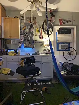 Snapshot of Polaroid_White chatting on 11/21/25, 08:46 Polaroid White online show from 11/21/25, 08:46