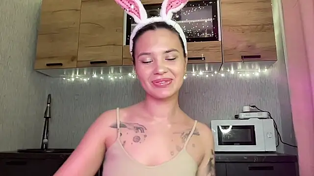 Just Scarlet  online show from 12/19/25, 12:29