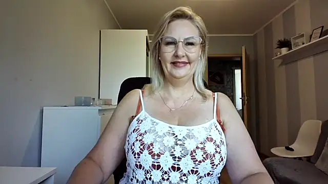 Snapshot of DianaLive chatting on 07/02/26, 06:08 DianaLive online show from 07/02/26, 06:08