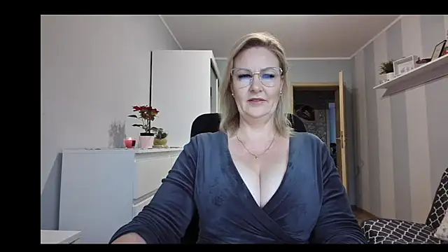 DianaLive online show from 12/16/25, 07:23