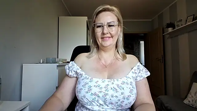 DianaLive online show from 05/23/26, 08:24