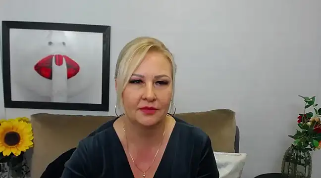 Snapshot of DianaLive chatting on 02/26/25, 07:12 DianaLive online show from 02/26/25, 07:12