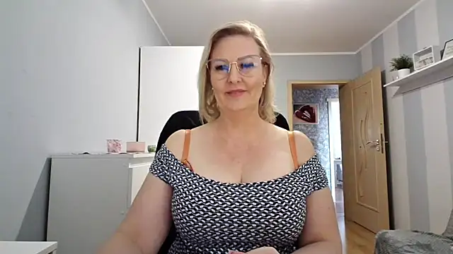 DianaLive online show from 03/28/26, 11:44