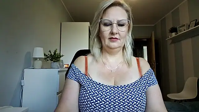 Snapshot of DianaLive chatting on 07/08/26, 07:53 DianaLive online show from 07/08/26, 07:53