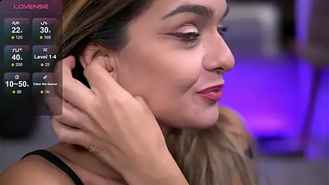 Snapshot of RobertaRosetti chatting on 09/28/25, 08:21 RobertaRosetti online show from 09/28/25, 08:21