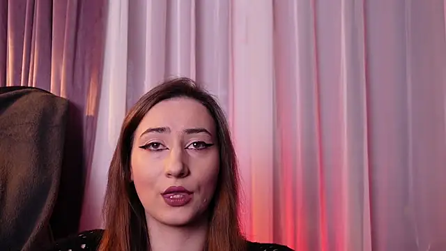 IsoldeBlis online show from 10/17/25, 08:32