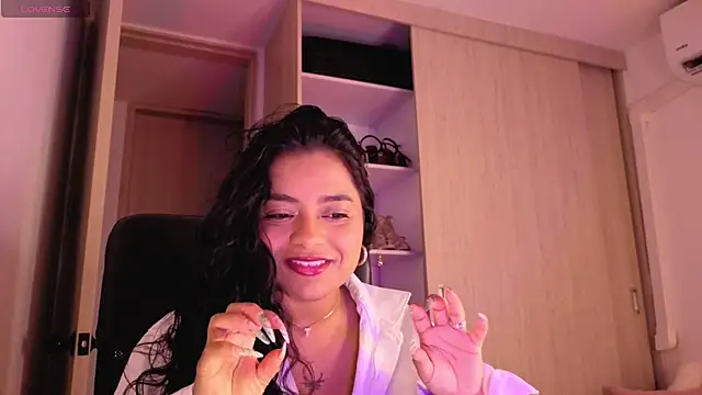Snapshot of tatiana_10 chatting on 07/18/26, 05:05 tatiana 10 online show from 07/18/26, 05:05