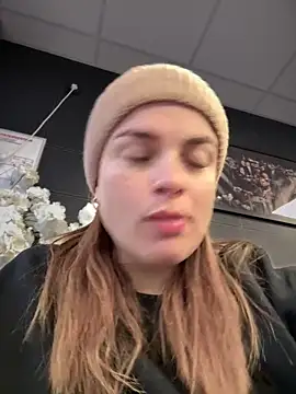 gynna kimera online show from 12/23/25, 10:03