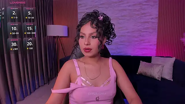 hannah thomson  online show from 10/24/25, 03:16