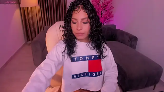 hannah thomson  online show from 12/20/25, 03:31