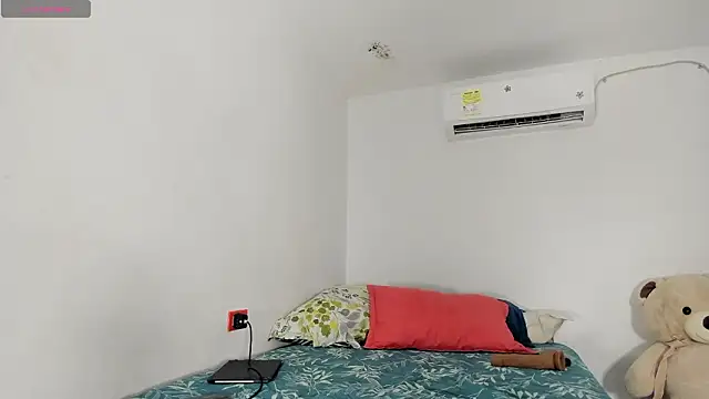 flor herrera01 online show from 02/19/26, 04:20