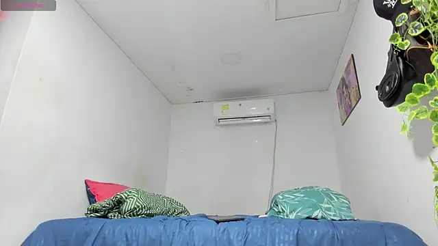 flor herrera01 online show from 11/07/25, 08:02