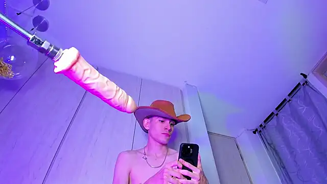 ValentinoMoreti online show from 02/28/26, 06:13