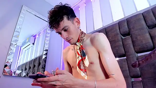 ValentinoMoreti online show from 12/05/25, 05:50