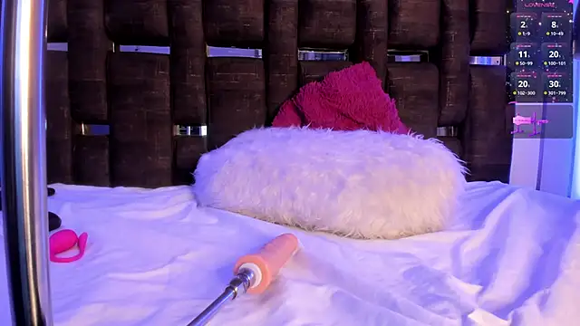 ValentinoMoreti online show from 03/17/25, 08:18