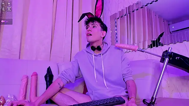 ValentinoMoreti online show from 03/10/25, 05:11