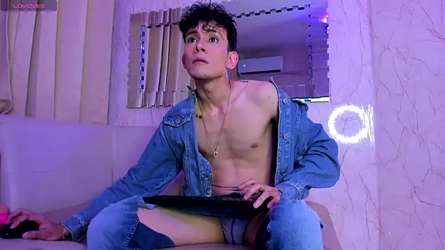 ValentinoMoreti online show from 03/13/25, 05:00