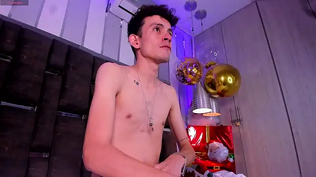 ValentinoMoreti online show from 12/18/25, 05:34