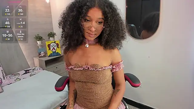 Layla Clarke online show from 11/18/25, 03:32