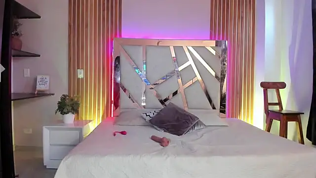 sweetviolet   online show from 09/10/25, 12:37