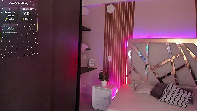 sweetviolet   online show from 09/14/25, 12:38