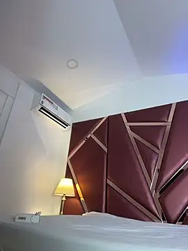 DanielaMedinaa online show from 10/18/25, 08:00