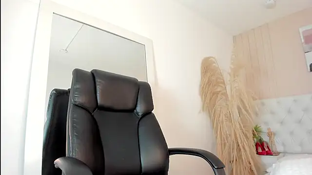 CHANELL 11INCHES online show from 03/19/25, 11:03