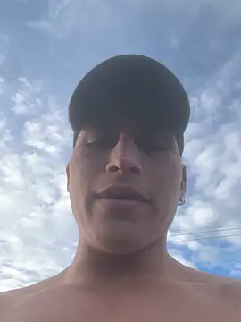 Snapshot of MaxxxSteil chatting on 10/10/25, 10:32 MaxxxSteil online show from 10/10/25, 10:32