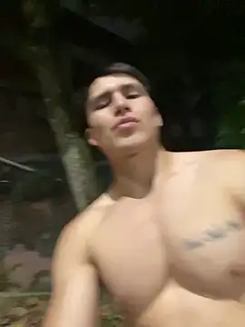 Snapshot of MaxxxSteil chatting on 02/22/25, 04:18 MaxxxSteil online show from 02/22/25, 04:18