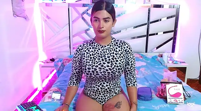 Snapshot of JULIETTE_SEGURA chatting on 03/05/25, 10:43 JULIETTE SEGURA online show from 03/05/25, 10:43