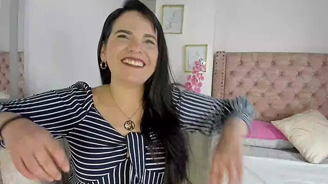 laura hotties online show from 05/28/26, 01:28