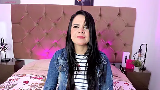 laura hotties online show from 04/05/26, 01:40