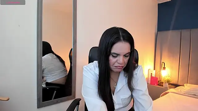 laura hotties online show from 04/14/26, 02:22