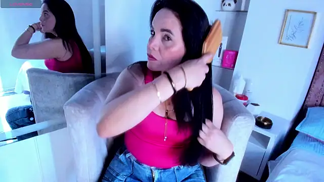 laura hotties online show from 05/08/26, 06:23