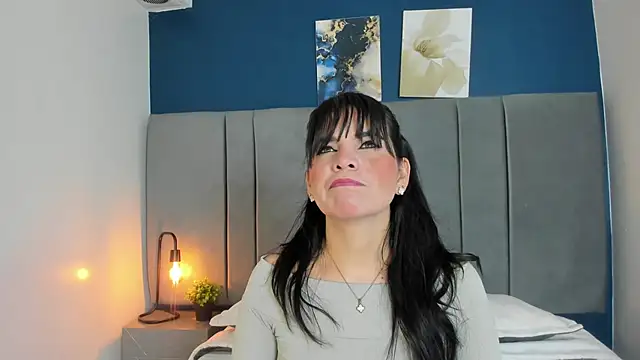 laura hotties online show from 10/24/25, 01:10