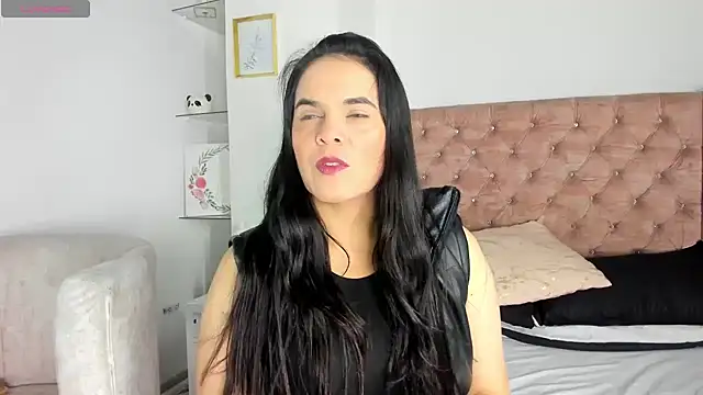 Snapshot of laura_hotties chatting on 07/11/26, 01:00 laura hotties online show from 07/11/26, 01:00