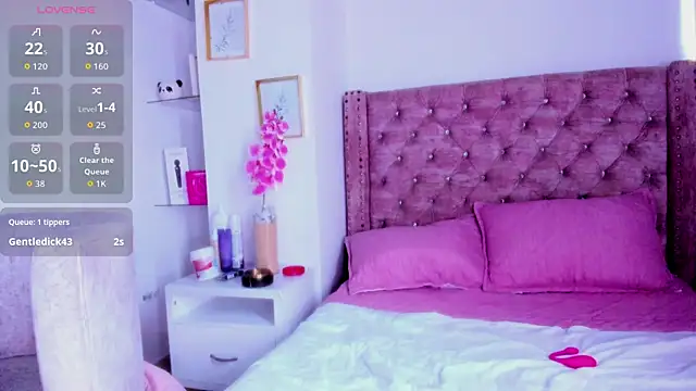 laura hotties online show from 05/11/26, 02:45