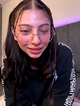 Snapshot of Dirty-Bunnyyy chatting on 09/17/25, 06:26 Dirty-Bunnyyy online show from 09/17/25, 06:26
